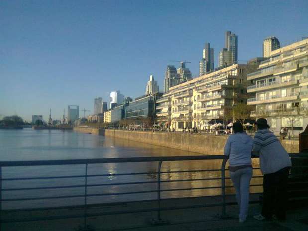 Buenos Aires, Argentina: com fama de cidade que nunca dorme, a capital argentina é mundialmente conhecida por sua vida noturna vibrante, eclética, e que começa e termina muito tarde. Bairros como Puerto Madero e Palermo têm alguns dos endereços para passar uma noite divertida entre amigos em baladas como Pachá, Asia de Cuba e Niceto Club, entre muitas outras Foto: Puerto Madero / Divulgação