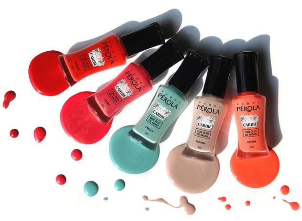 Linha Caribe: a nova coleção de verão da Super Pérola é formada por cinco cores alegres e quentes. A linha Caribe tem esmaltes enriquecidos com queratina e óleo de argan, que atuam na restauração, hidratação e fortalecimento das unhas fracas e quebradiças. Os esmaltes Aruba (rosado com shimmer dourado), Cancun (azul-verde mar com shimmer azulado), Havana (coral aberto cremoso), Panamá (nude com tom areia cremoso) e Jamaica (vermelho aberto e vibrante cremoso) possuem secagem rápida, brilho intenso e cobertura de longa duração Foto: Divulgação