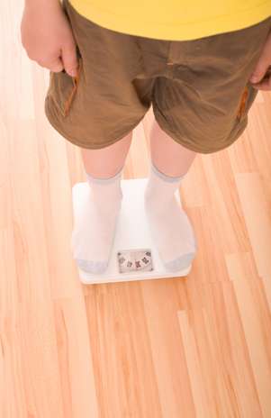 A pesquisa supõe que a obesidade infantil esteja relacionada aos altos índices de bisfenol nas embalgens dos alimentos consumidos pelas crianças Foto: Getty Images