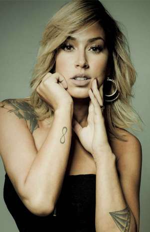 Apesar das curvas bem torneadas, repórter do programa “Tudo é Possível”, da TV Record, Dani Bolina, não faz corpo mole quando o assunto são os cuidados com a cútis  Foto: Divulgação