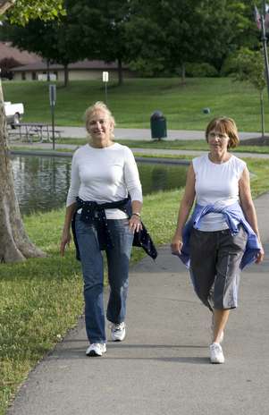 Mulheres que caminham correm menos risco de contrair câncer de mama Foto: Getty Images