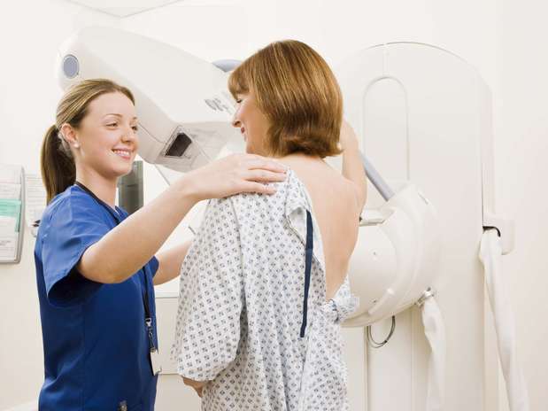 O exame é considerado essencial para diagnosticar o câncer de mama, o segundo que mais mata mulheres no País Foto: Getty Images