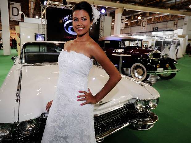 Além, das opções tradicionais procuradas por ela, o evento ainda traz modelos especiais, dedicados às noivas mais cheinhas Foto: Bruno Santos / Terra Além, das opções tradicionais procuradas por ela, o evento ainda traz modelos especiais, dedicados às noivas mais cheinhas Foto: Bruno Santos / Terra