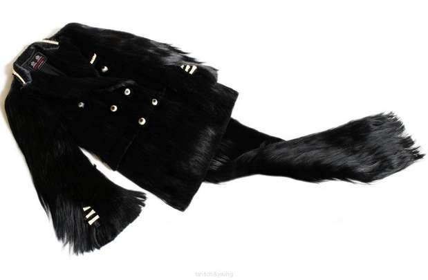 Além do casaco, a calça também ganhou um revestimento à base destes materiais Foto: Reprodução