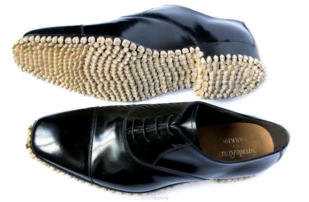 O par de sapatos chamado de Apex Predator Shoes foi feito em 2010  Foto: Reprodução