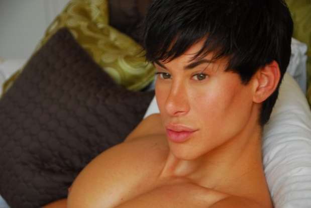 De acordo com o Huffington Post, depois de gastar cerca de R$ 200 mil com operações Foto: Facebook / Divulgação