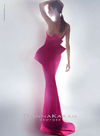 Karlie Kloss mostra silhueta miúda em foto da campanha resort 2013 de Donna Karan Foto: Divulgação
