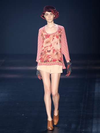 Maria Garcia foi a terceira grife a desfilar no São Paulo Fashion Week desta quinta-feira, no Parque Villa-Lobos Foto: Bruno Santos/Terra