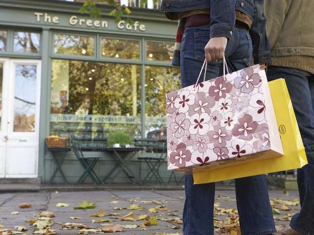 A pesquisa concluiu que 61% dos casais participantes admitiram ter discussões durante as compras Foto: Getty Images A pesquisa concluiu que 61% dos casais participantes admitiram ter discussões durante as compras Foto: Getty Images