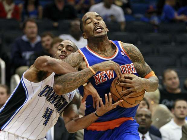 Knicks vencem San Antonio Spurs por 104 a 100 e seguem invictos na temporada; veja fotos da rodada Foto: AP