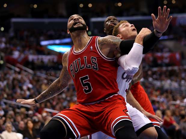 NBA Bulls x Clippers - Boozer e Griffin olham  Foto: Getty Images