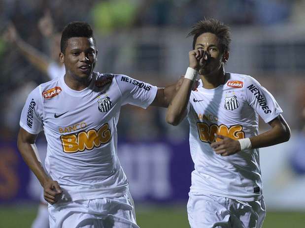 25/08: com show de Neymar, o Santos virou, venceu o Palmeiras por 2 a 1 e empurrou o rival para baixo na tabela do Campeonato Brasileiro na 19ª rodada Foto: Ricardo Matsukawa / Terra 25/08: com show de Neymar, o Santos virou, venceu o Palmeiras por 2 a 1 e empurrou o rival para baixo na tabela do Campeonato Brasileiro na 19ª rodada Foto: Ricardo Matsukawa / Terra