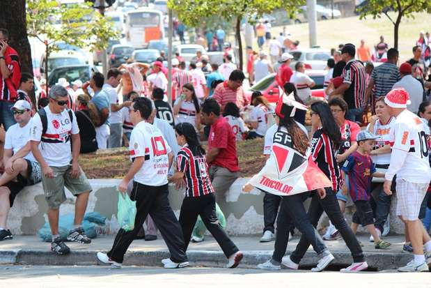 Ganso, que teve estreia confirmada por Ney Franco para o segundo tempo, foi o incentivo a mais para levar os torcedores tricolores ao Morumbi Foto: Tamires San / vc repórter