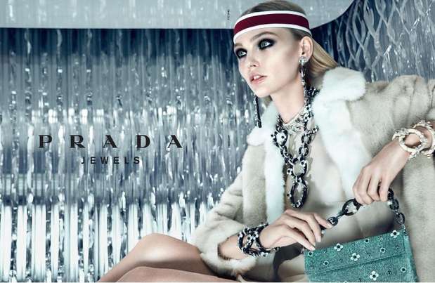 A modelo, queridinha de Miuccia Prada, ficou afastada das câmeras e passarelas por um tempo, depois do nascimento de sua primeira filha, em maio, mas voltou para o resort 2013 Foto: Divulgação