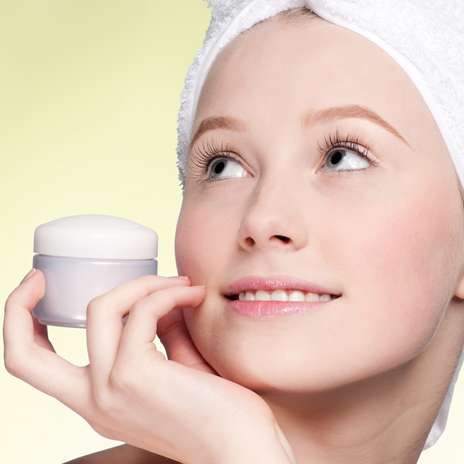 Produtos, que pode ser aplicados na pele todos os dias custam, em média, R$ 200 nas grandes redes de farmácias do País Foto: Shutterstock