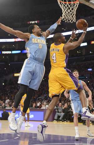Jamison (à dir.) foi principal destaque da vitória dos Lakers Foto: AP