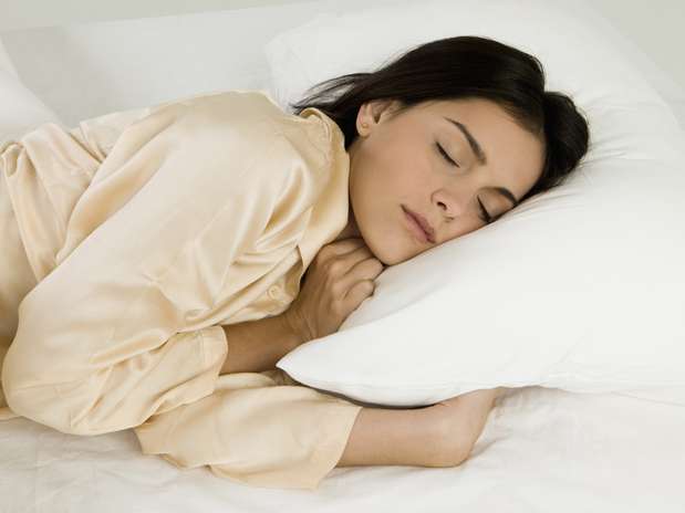Dormir horas a mais ajuda a combater dores, diz estudo