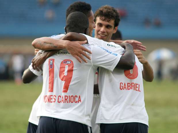 Bahia garantiu a permanência na primeira divisão de 2013 Foto: Randes Nunes da Cunha / Gazeta Press Bahia garantiu a permanência na primeira divisão de 2013 Foto: Randes Nunes da Cunha / Gazeta Press