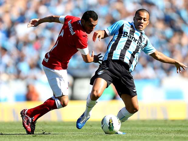 Volante retornará ao Libertad, do Paraguai, depois de oito títulos conquistados com a camisa colorada Foto: Jefferson Bernardes/ Preview.com / Gazeta Press