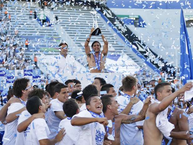 Jogadores de Vélez Sarsfield comemora conquista no Campeonato Argentino Foto: AP Jogadores de Vélez Sarsfield comemora conquista no Campeonato Argentino Foto: AP