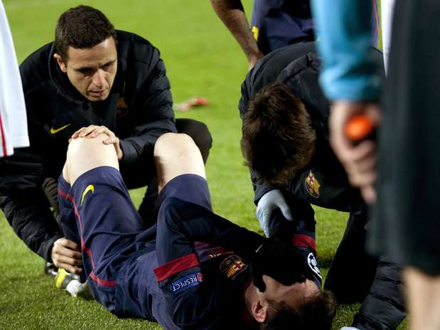 Messi sentiu lesão no joelho em partida da Liga dos Campeões Foto: EFE Messi sentiu lesão no joelho em partida da Liga dos Campeões Foto: EFE
