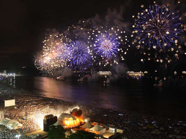 O Rio de Janeiro está entre as 10 cidades com as melhores festas de virada de ano, segundo o site de turismo Foto: Marizilda Cruppe/Riotur