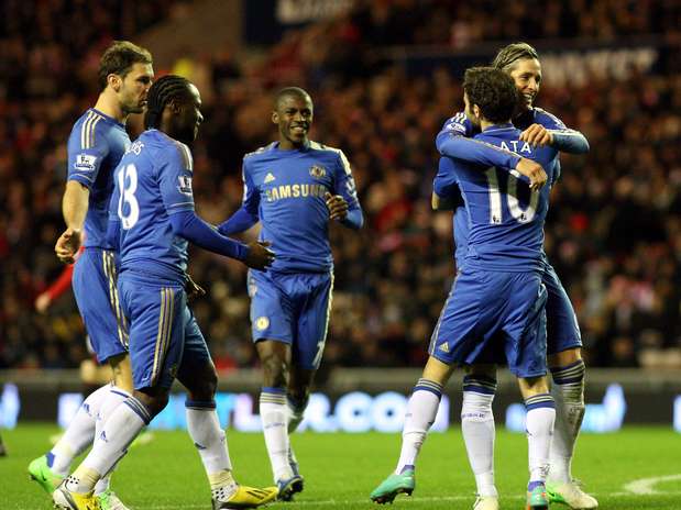 Jogadores do Chelsea comemoram vitória sobre o Sunderland em último jogo antes do Mundial de Clubes Foto: AP