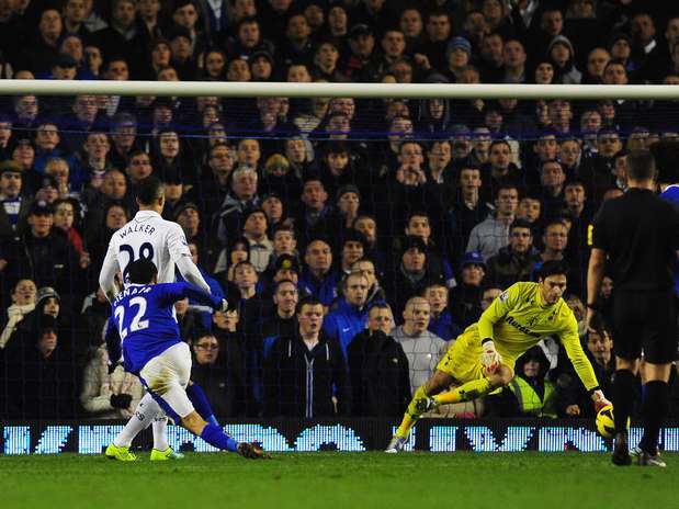 Dempsey fez 1 a 0 para o Tottenham, mas Pienaar (foto) e Jelavic asseguraram a virada do Everton Foto: Getty Images