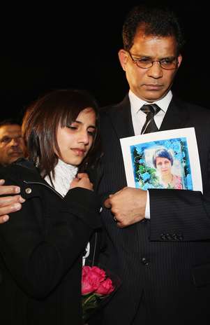 Benedict Barboza, marido de Jacintha Saldanha, chega para encontro com o ministro do Trabalho britânico na segunda Foto: Getty Images