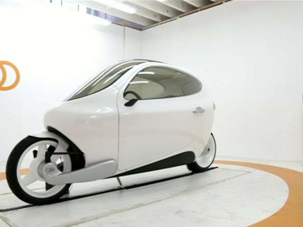 A moto tem 40 cm de largura Foto: BBC