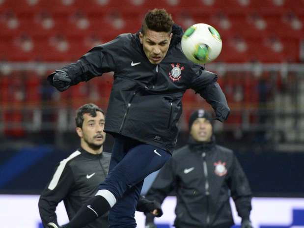 Peruano Paolo Guerrero atua como pivô no esquema tático de Tite Foto: Ricardo Matsukawa / Terra Peruano Paolo Guerrero atua como pivô no esquema tático de Tite Foto: Ricardo Matsukawa / Terra