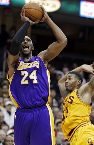 Kobe Bryant anotou 42 pontos, mas não conseguiu dar a vitória ao Los Angeles Lakers Foto: AP