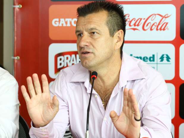 Dunga tem mostrado intenção de recuperar o bom futebol de D Dunga tem mostrado intenção de recuperar o bom futebol de D