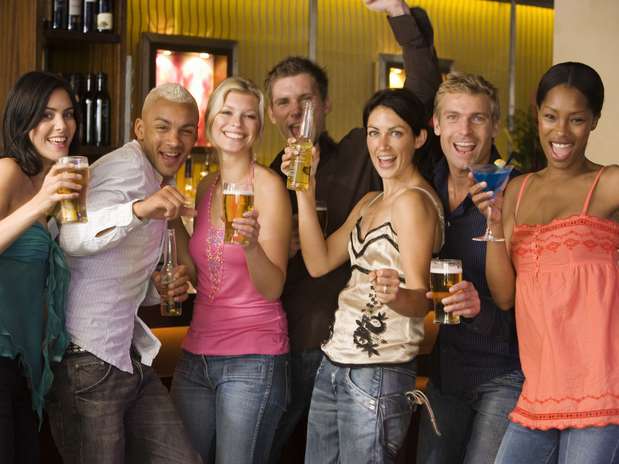 Estudo indica que componente presente na cerveja tem ação antiinflamatória Foto: Getty Images