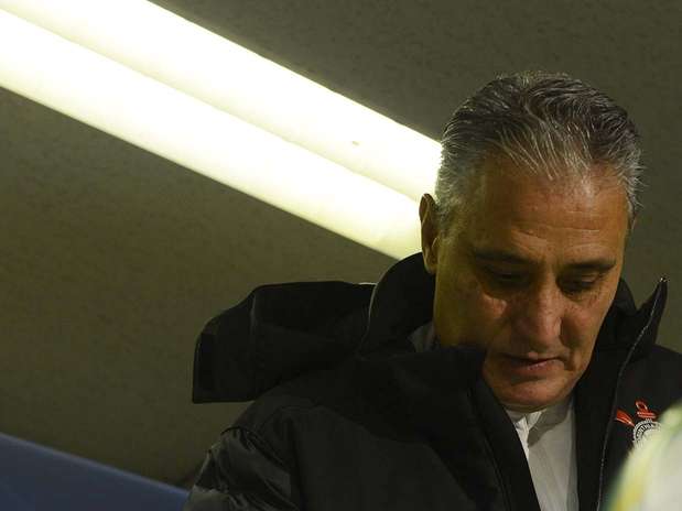 Tite explicou motivos de saída para o meia Douglas Foto: Ricardo Matsukawa / Terra