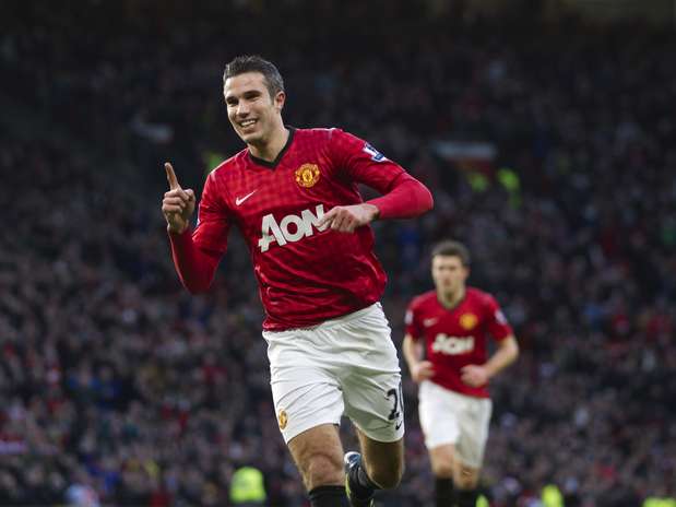 Van Persie foi o destaque em Old Trafford com um gol e uma bela assistência Foto: AP Van Persie foi o destaque em Old Trafford com um gol e uma bela assistência Foto: AP