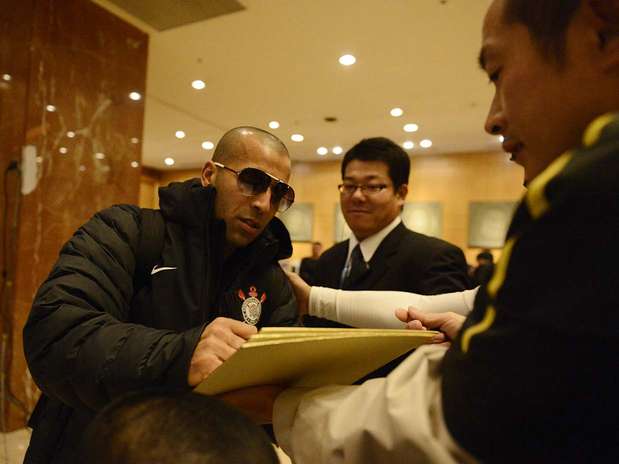 Sem citar nomes, Emerson voltou a fazer críticas no Twitter após a conquista do Mundial Foto: Ricardo Matsukawa / Terra