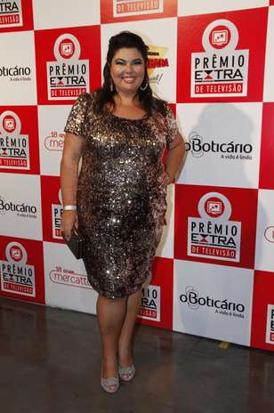 Tubinho com aplicação de paetês foi a escolha da atriz Fabiana Karla para evento no Rio de Janeiro Foto: AgNews