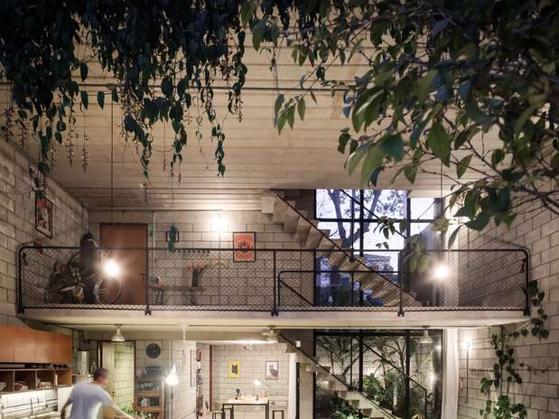 A integração entre a casa e as plantas foi outra preocupação do projeto Foto: Pedro Kok