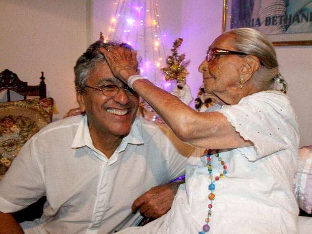 Dona Canô, mãe dos cantores Caetano Veloso e Maria Bethânia e da poetisa Mabel Veloso, será velada no Memorial Caetano Veloso Foto: AgNews Dona Canô, mãe dos cantores Caetano Veloso e Maria Bethânia e da poetisa Mabel Veloso, será velada no Memorial Caetano Veloso Foto: AgNews