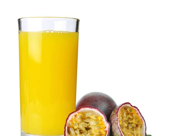 Conhecido por ser calmante, suco de maracujá também hidrata a pele e melhora o metabolismo Foto: Shutterstock