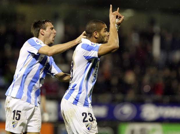 Málaga empatou no final com gol do americano Onyewu, após falha do goleiro Altamira Foto: EFE