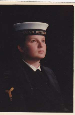 Debara Nydrle, em foto da época que serviu na Marinha Australiana: \"Há uma cultura de proteção dos abusadores e as vítimas são forçadas ao silêncio\" Foto: Reprodução