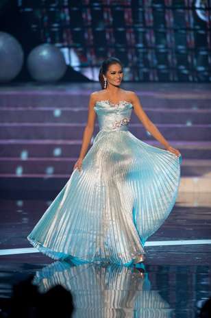 Miss Filipinas Janine Tugonon durante desfile de traje de gala Foto: Divulgação