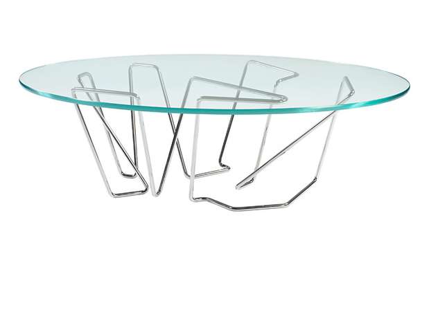 Esta mesa de coquetel  tem um tipo especial de metal patinado e é mais baixa do que a maioria dos móveis do gênero  tem 18 cm de altura  Foto: Divulgação/Pitt & Pollaro