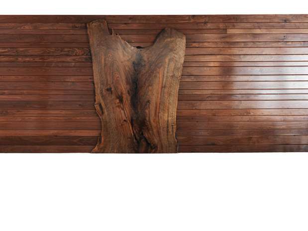 O painel de madeira é customizado, ou seja, pode ser modificado ao gosto do cliente. Por isso, não há peças prontas Foto: Divulgação/Pitt & Pollaro