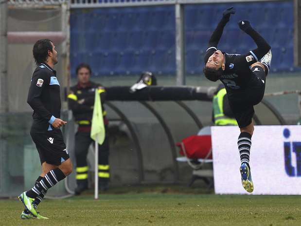 Gol de Hernanes no primeiro tempo deu a vitória à Lazio Foto: Getty Images