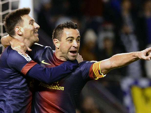 Messi e Xavi fizeram os dois primeiros gols do Barcelona no jogo Foto: EFE
