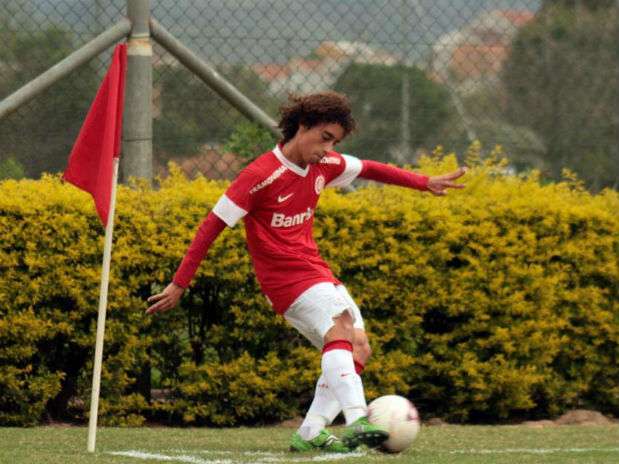 Valdivia em ação pela base do Internacional Foto: Arquivo Pessoal Valdivia em ação pela base do Internacional Foto: Arquivo Pessoal