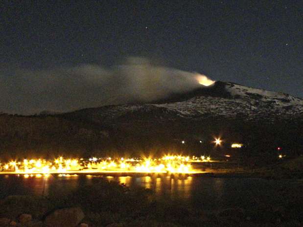 O vulcão Copahue expele lava e provoca alerta na região da fronteira entre Argentina e Chile Foto: Reuters